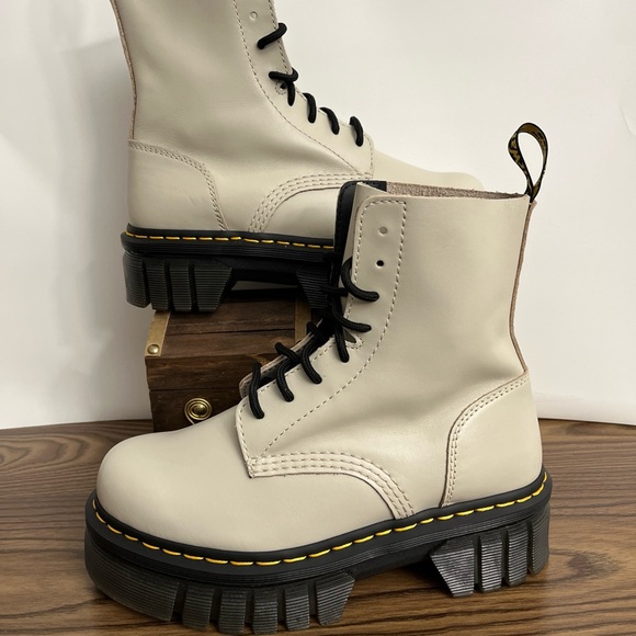 Dr. Martens  Audrick 8-Eye Boot EU 39 US 8 in Cement Platform Boots - Picture 6 of 12